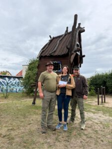 Hochwildjäger überreichen Spende an die Kita Klusspatzen